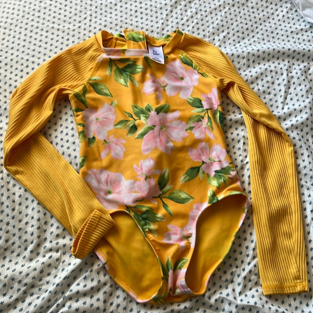 Art Class Floral long sleeved bathing suit with zipper M